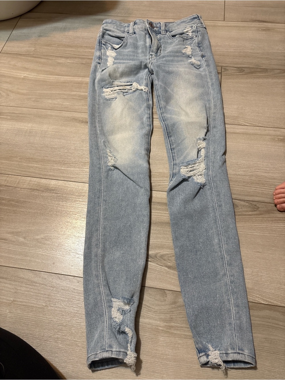 American Eagle Outfitters Light Wash Distressed Skinny Jeans